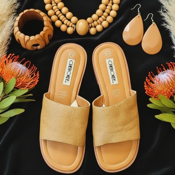 Sandals - Picture 3 of 16